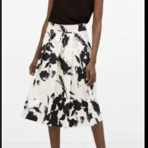Zara Woman Pleated Knee Length Black White Skirt Worn On‎ TV Size Small Career